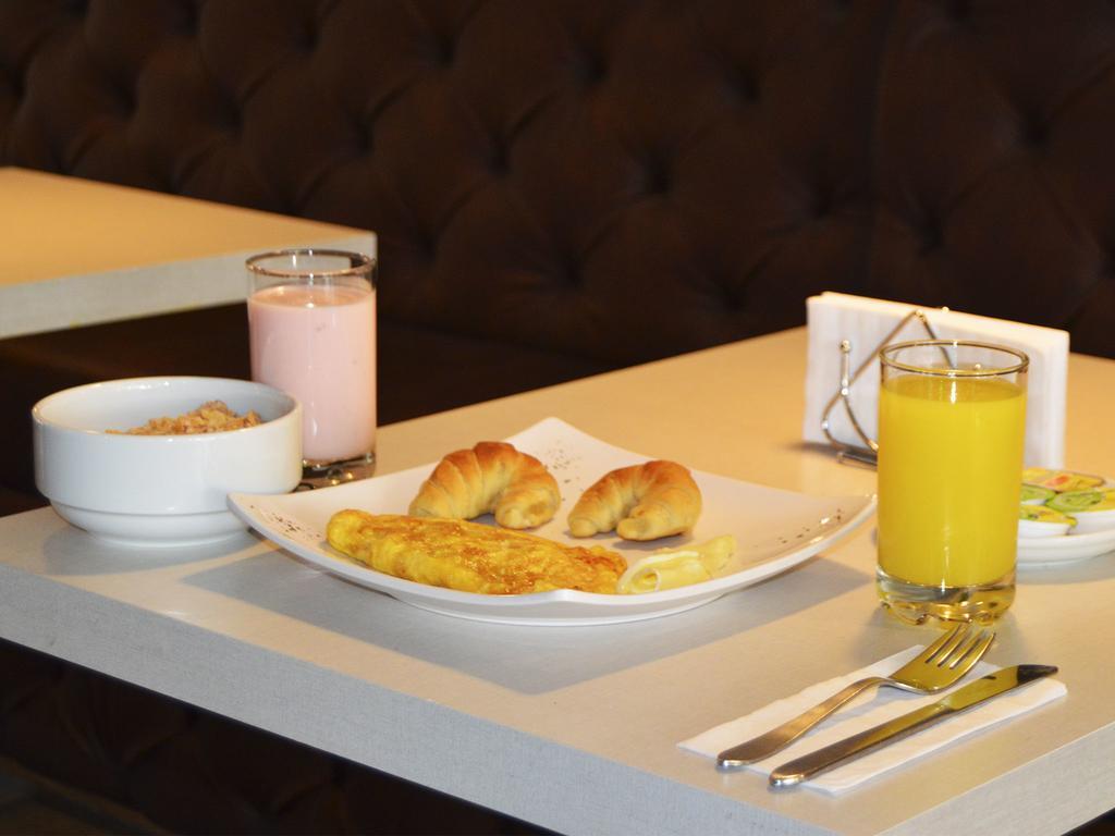 Lleras Green Hotel Medellin Ngoại thất bức ảnh